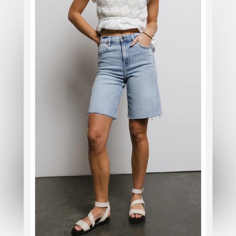 Böhme light wash distressed Bermuda shorts size 25